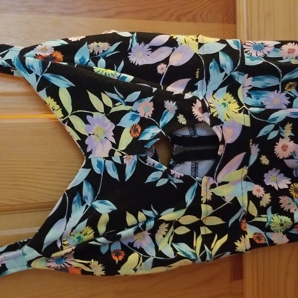 Volcom dresd - Picture 2 of 5